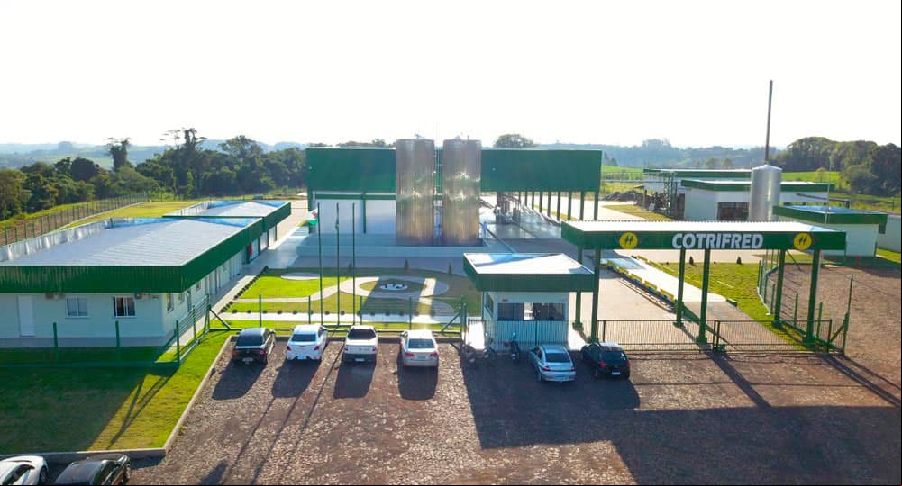 Em 12 de dezembro a cooperativa reestruturou seu planejamento estratégico, direcionando novas frentes de crescimento a um novo negócio: o Laticínios Cotrifred. O qual obteve cerca de R$ 17 milhões em investimento, gerando grande impacto na economia regional e absorvendo, diariamente, cerca de 50 mil litros de leite em sua capacidade inicial. A nova indústria de lácteos beneficia mais de 500 pecuaristas e emprega diretamente cerca de 60 pessoas. Produzindo, inicialmente, quatro tipos de queijo: o mussarela, o prato, colonial e a ricota.